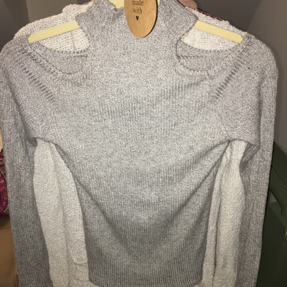 Cold Shoulder Top - Picture 2 of 3